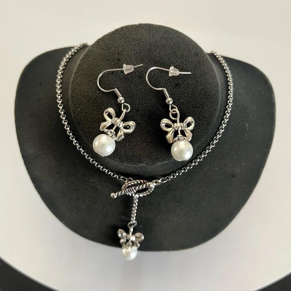 Handmade set . Y shape necklace hair bow and pearls + matching earrings . - Picture 3 of 11